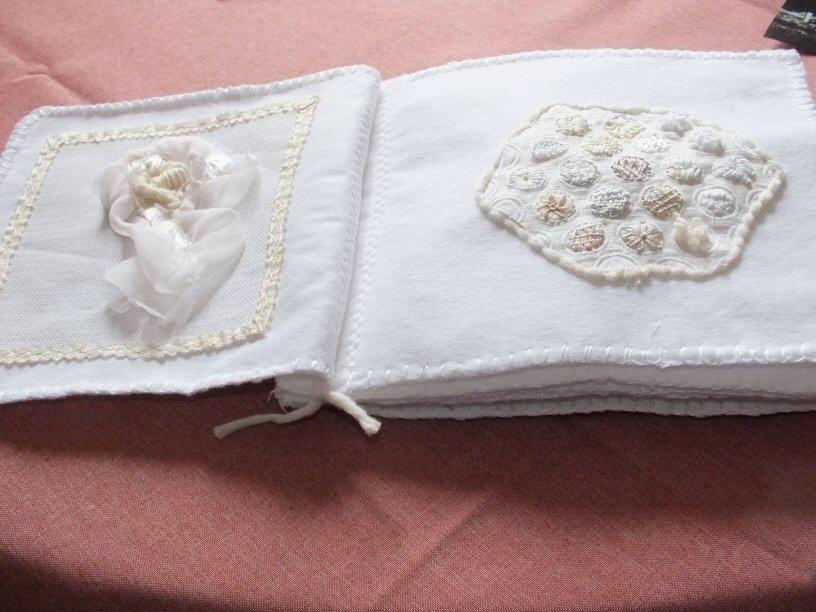 Livre blanc 1 ouvert jacqueline fischer art textile